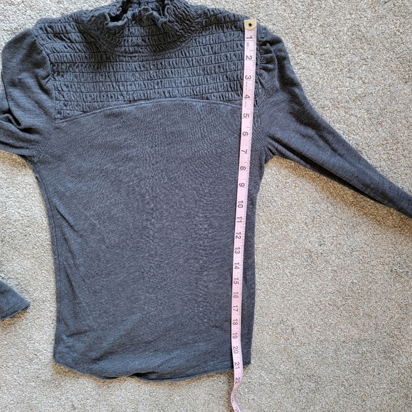We The Free Free People Gray Long Sleeve Lightweight Ruched Ruffled Neck Top XS - Picture 7 of 8